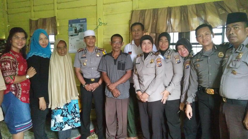 Tim Jumat Barokah Polresta Beri Santunan ke Nenek Nona
